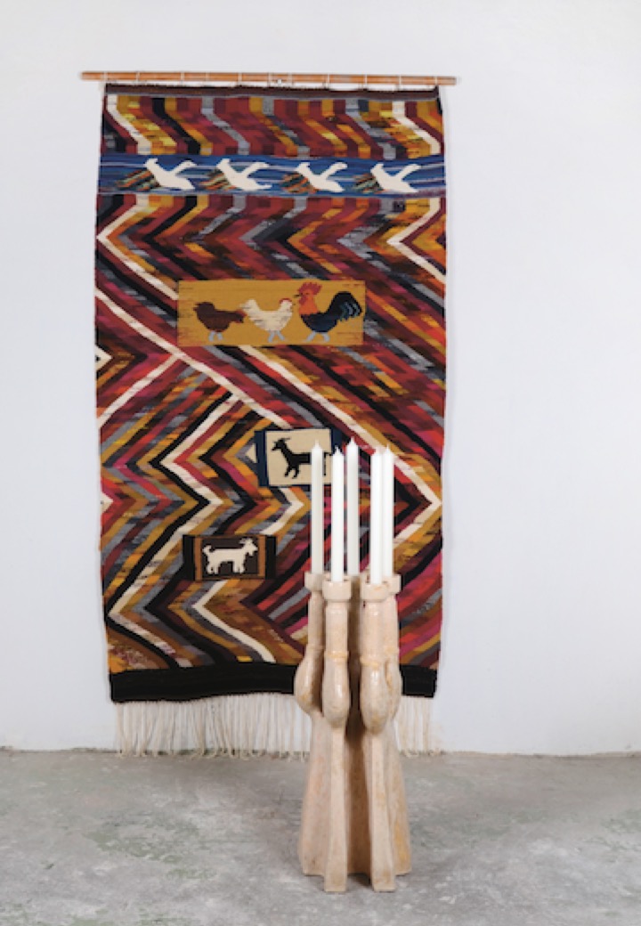 teppich mit Kerzenstele